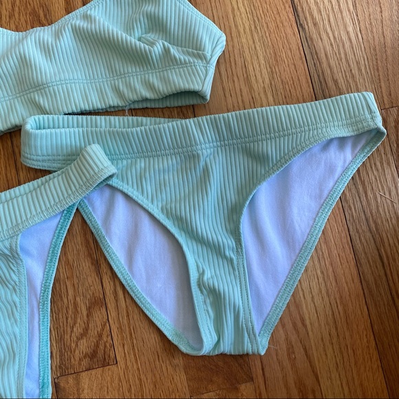 ASOS Three piece turquoise ribbed bikini set - Picture 7 of 11